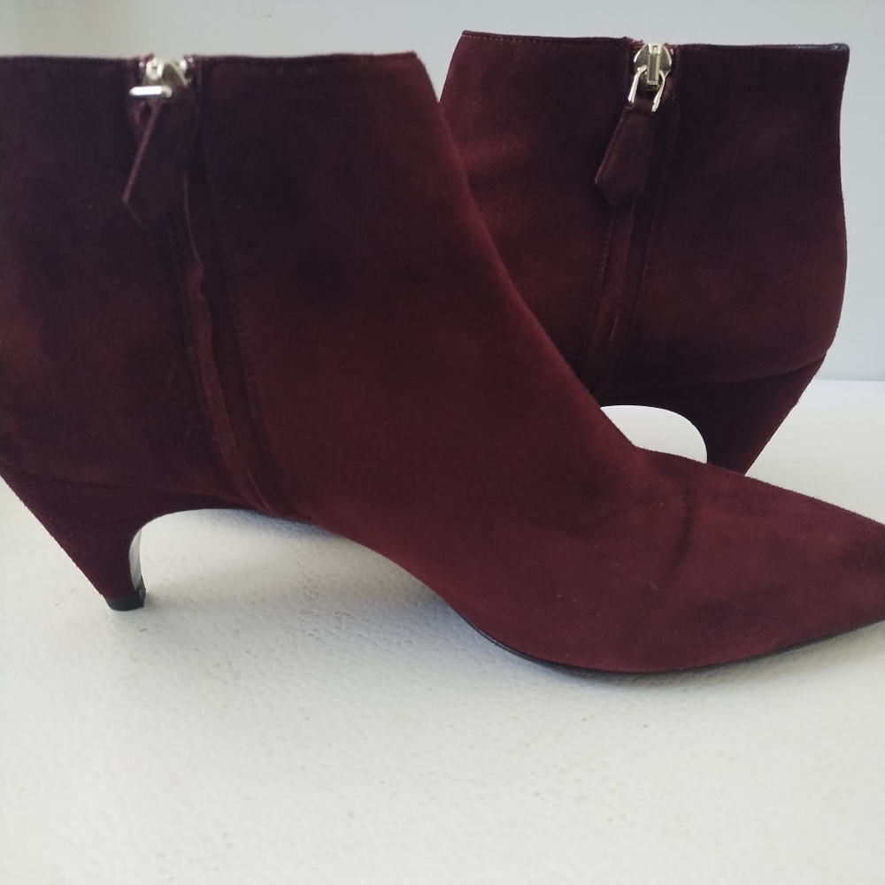 🎉🌺 Beautiful Prada Suede Ankle Boots